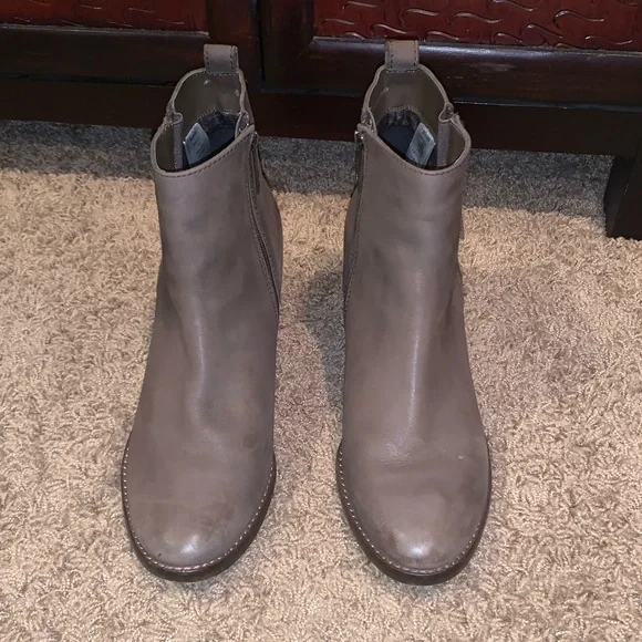 Blondo Vegas Waterproof Bootie - Picture 3 of 9